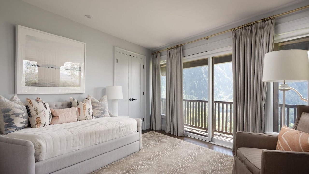 Photo of Livingroom in Mountain Valley