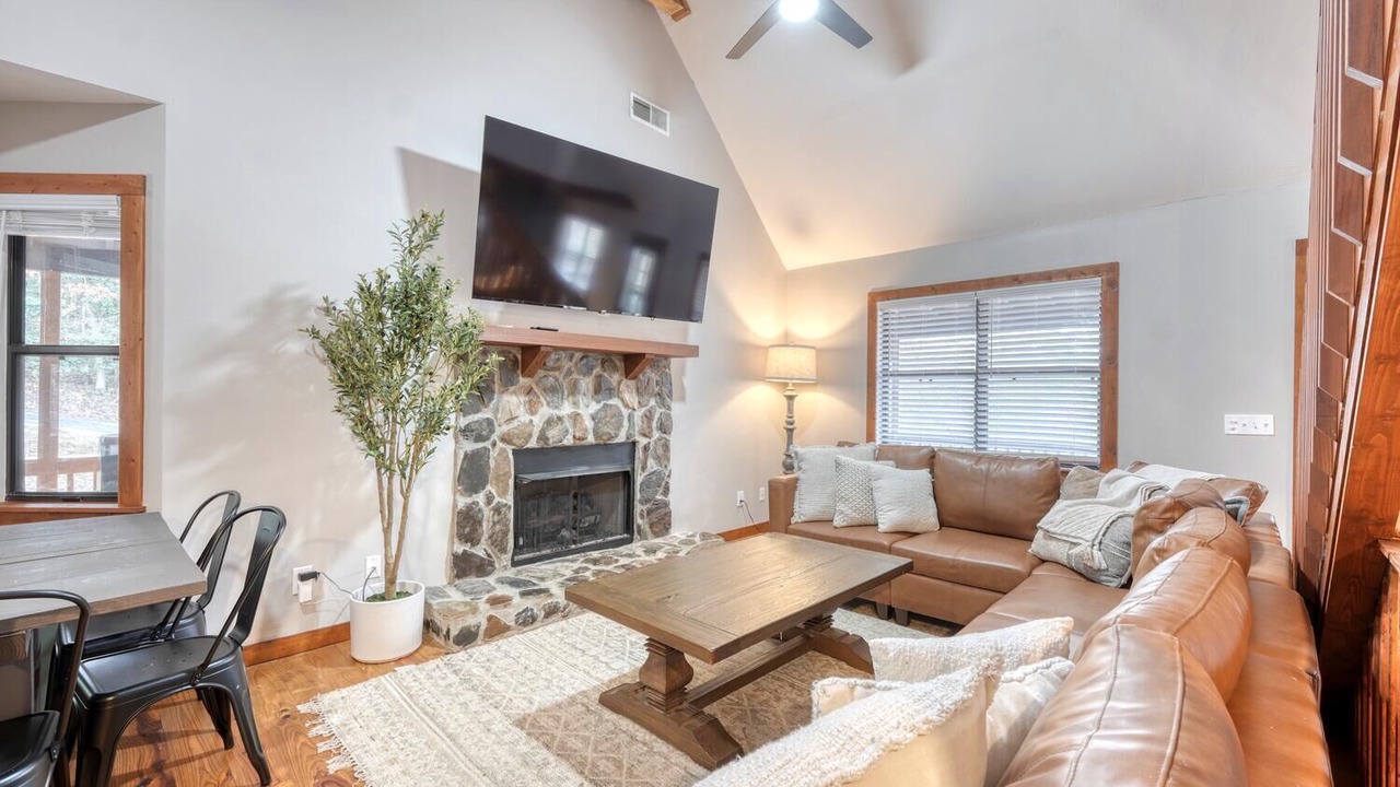 Photo of Livingroom in Hiawassee