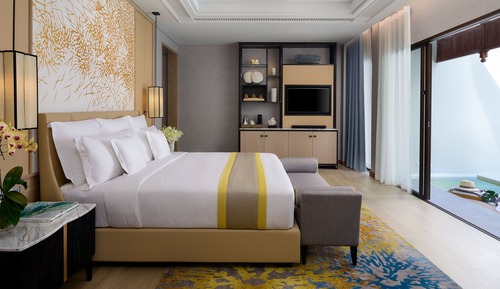 Club Room, 1 King Bed, Club Lounge Access (Lagoon, Pool Access)