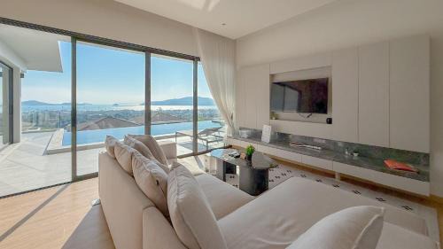 Villa with Sea View