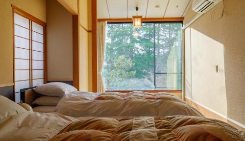 Japanese-style Western Room with Bed & Private Semi-Open-Air Hot Spring Bath - Main Wing Zuiun