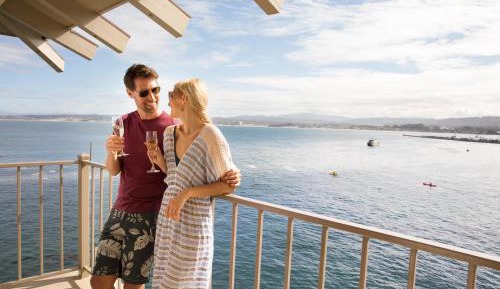 Harbor Q/Q Balcony