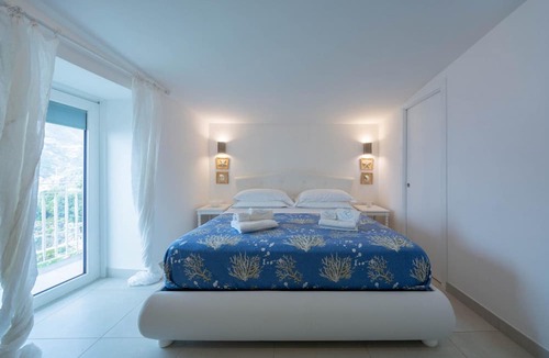 Maiori Villa | Luxury Villa Vittoria- Villa With Garden Swimming Pool and Jacuzzi Overlooking the sea