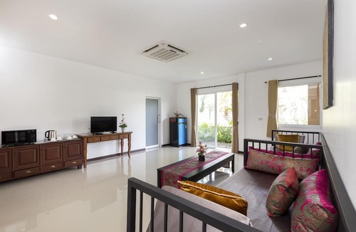 Chalong Hostel | The Lantern Hostel and SPA