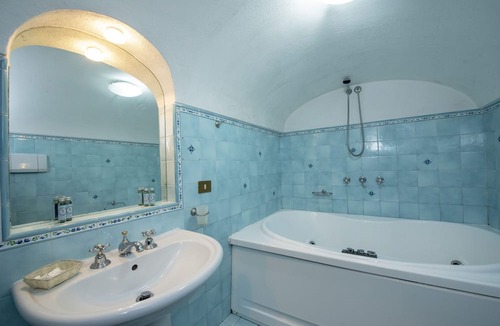 Conca dei Marini Apartment | Villa degli angeli 3a with large terrace with sea view, Amalfi coast
