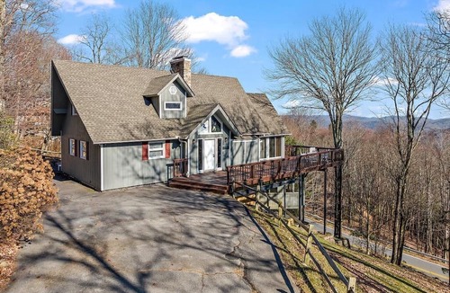 Seven Devils House | Mountain View, Pool Table, Deck, Game Room, Wet Bar