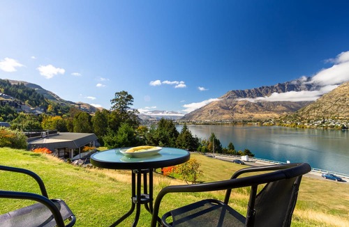 Queenstown Hotel | Holiday Inn Queenstown Frankton Road by IHG