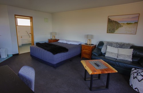 Kaka Point Hotel | The Kaka Point Motels
