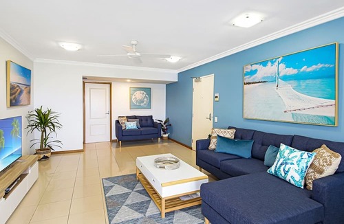Coolum Beach Apartment | Central Coolum Penthouse with Rooftop Terrace