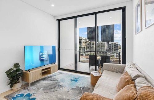 South Brisbane Apartment | City Escape House at Cultural Centre Precinct