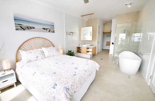 Bogangar Apartment | Sleep 10 in the heart of Cabarita Beach, gateway to the Tweed Coast and Valley.