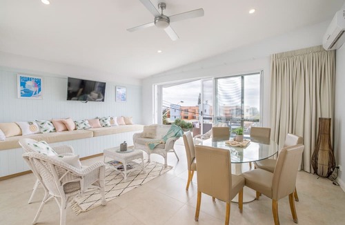 Bogangar Apartment | Sleep 29 in the heart of Cabarita Beach, gateway to the Tweed Coast and Valley.