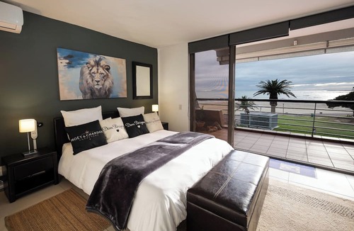 Gordons Bay Central Apartment | 'Beach2Anchor'-Central Beachfront 5 bedroom Condo with Sea View enclosed Jacuzzi