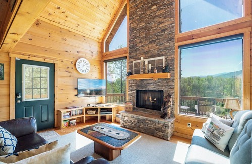 Townsend House | Cozy Rustic Cabin with Wonderful Views of the Smoky Mountains