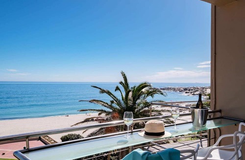 Camps Bay Apartment | Beautiful Holiday Apartment with Beach View Modoco