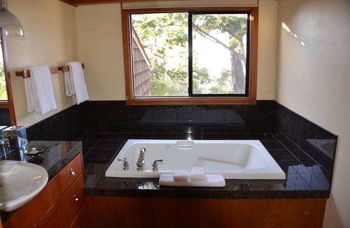 Carmel Highlands Condo | Indulge yourself in a spectaclar 2 bedroom unit at the Hyatt Highlands Inn.