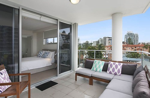 Coolangatta Apartment | Eden Apartments Unit 502 Modern apartment easy walk to Twin Towns Services club, Wi-Fi Inc.