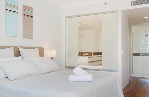 Coolangatta Apartment | Reflections tower 2 Unit 401 Greenmount Beachfront with Wi-Fi included Easy walk to shops and cafes