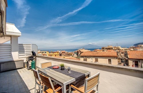 Sorrento Historic Centre Apartment | SeaView Apartment Sorrento center!