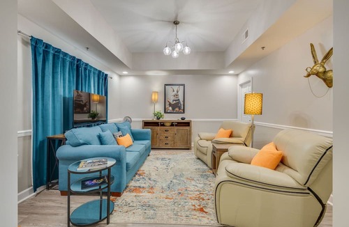 Bluff City Condo | “New” Speedway Skyview: Modern Trackside Stay, 3BR