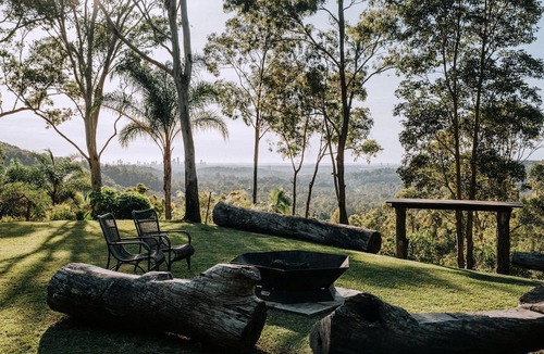 Mudgeeraba Cabin | Peaceful Hilltop Cabin with Outdoor Bathtub and Wildlife Views Near Springbrook, Mudgeeraba, Queensland