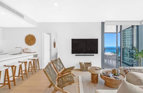 Broadbeach Apartment | Luxury Signature Stay Ocean Views 2BR Level 16