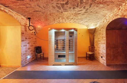 Meta Apartment | Room 'Matrimoniale Mansardata' with Shared Terrace, Wi-Fi and Air Conditioning