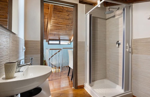 Meta Apartment | Room 'Matrimoniale Mansardata' with Shared Terrace, Wi-Fi and Air Conditioning