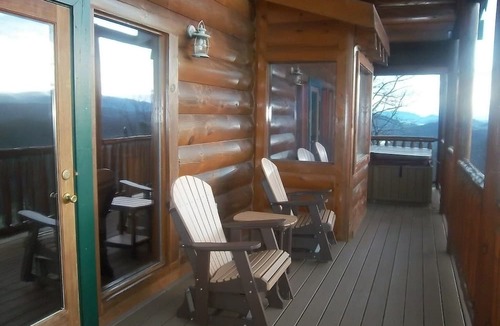 Gatlinburg - Pigeon Forge Cabin | Couples Romantic Paradise,Gorgeous View,Free HS WiFi,HTub,XM, Smart Home Theatre