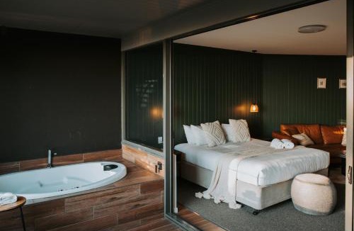 Montville Apartment | Luxury Spa Retreat with Ocean and Hinterland Views