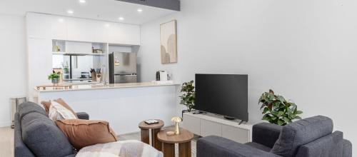 Milton Apartment | Milton Luxe 1Bd with City Views Pool Car Park Balcony Walk to Suncorp