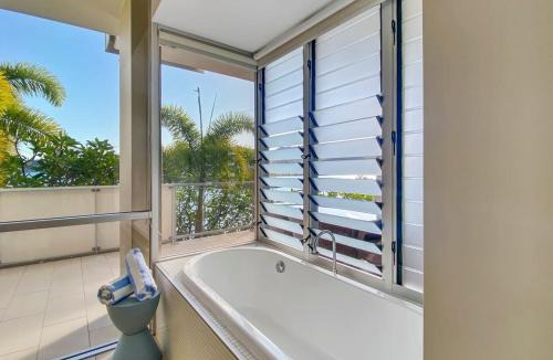 Nelly Bay Apartment | 1 Bright Point Apartment 2204