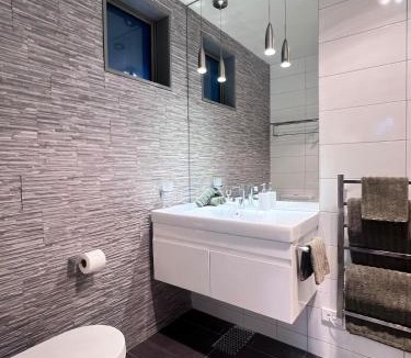 Lower Shotover Apartment | Mountain Garden & Spa retreat