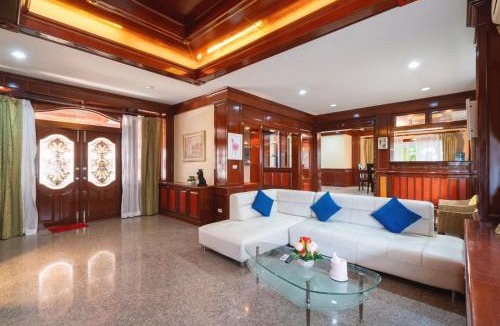 Ratsada Villa | The Phuket Pool Villa