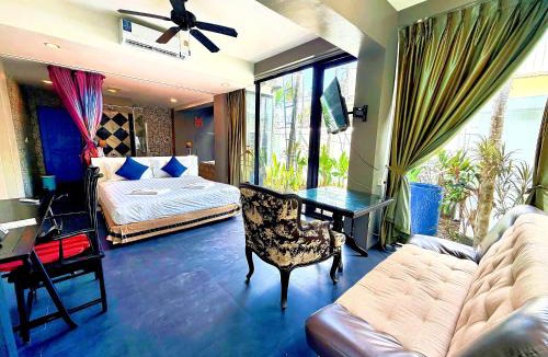 Patong Hotel | Phuket Moonlit Patong Bay Hideaway Hotel