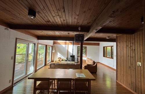 Fujikawaguchiko House | Cabin A MtFuji view, BBQ, lake Saiko 3mins, hammock, wood deck