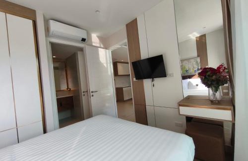 Phuket Apartment | Bright Modern 2BR Condo Near Central with Pool, Gym & Mountain View