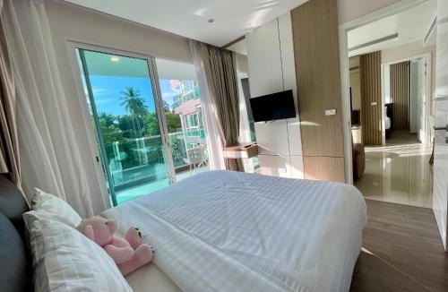 Phuket Apartment | Bright Modern 2BR Condo Near Central with Pool, Gym & Mountain View