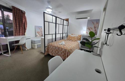 St. Lucia Apartment | Top Floor# Full Aircon# City Cat# Bues# Park # Uni