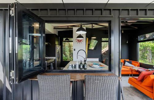 Beechmont House | Cabane Treehouse Retreat with Mountain Views
