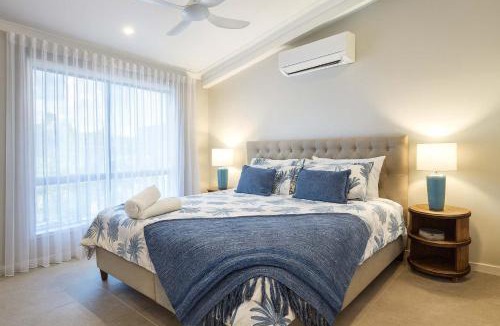Pallarenda House | Palmer Street Apartment with Large Balcony, Marina Views & Parking