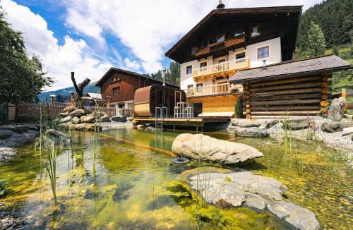 Bramberg am Wildkogel House | Farmhouse in Bramberg with Sauna & Ski Access