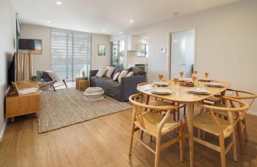 Kings Beach Apartment | Ocean Breeze Retreat: Kings Coastal Apartment