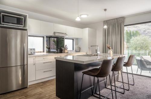 Arthur's Point Apartment | Redfern Retreat