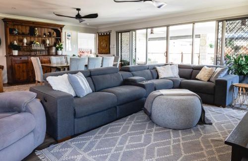 Beerwah House | Entertainer's Paradise! Child =& pet friendly Pool spa, movie room - close to Australia Zoo