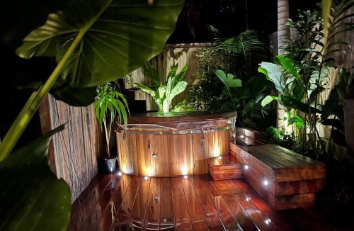 Byron Bay House | Beach Jungle - Hot Tub, Firepit & Pool in Beachside Oasis
