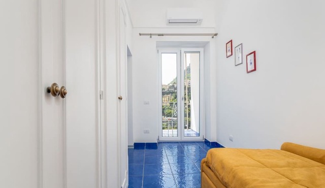 De Vivo Realty - Santoro Suite in Positano with a private hot tub