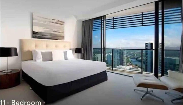 Level 31- 4 Bed Broady Lux Oracle Sub pent sleep 9 + child