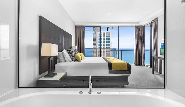 Circle on Cavill Sub Penthouse Ocean View