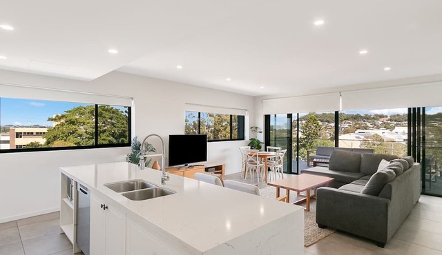 The Ivory 20 - Modern & Pet Friendly in Tweed Heads - Min. 3 night stays!